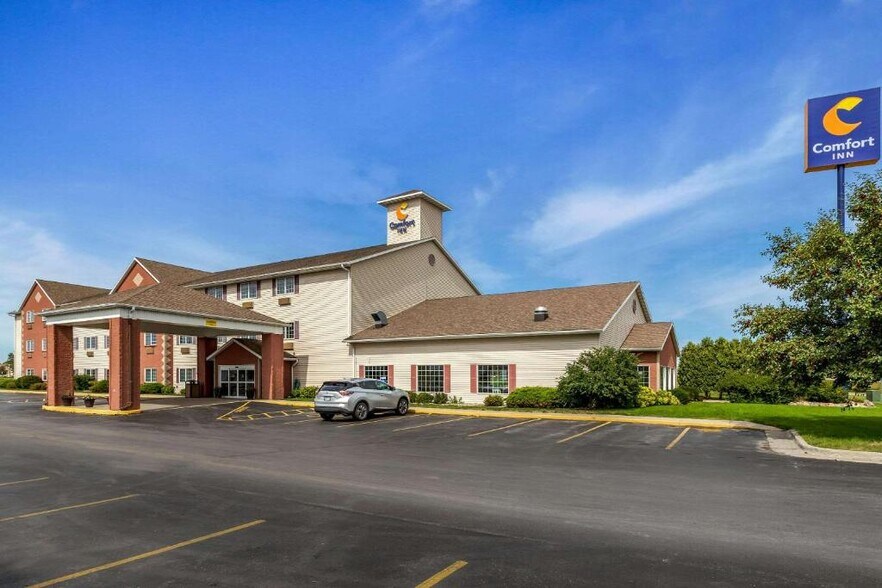 425 Timberland Dr, Story City, IA à vendre - Photo du bâtiment - Image 2 de 6