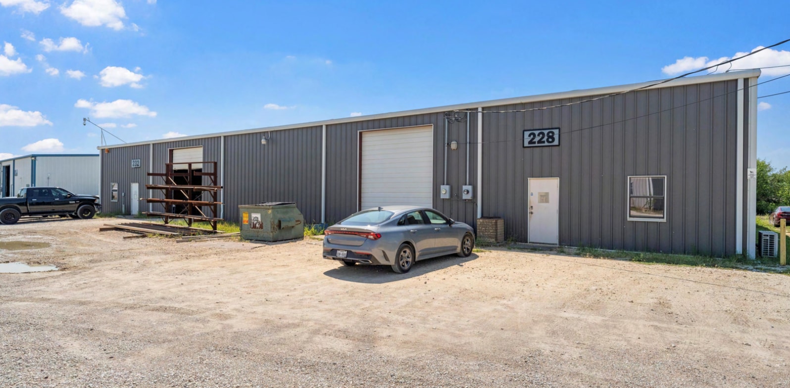 228-232 S McLennan Loop, Elm Mott, TX for lease Primary Photo- Image 1 of 3