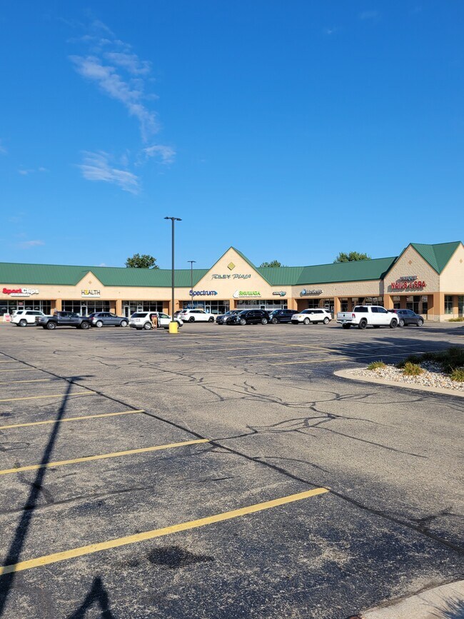 More details for Riley Plaza – Retail for Sale, Holland, MI