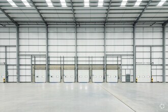Redhouse Rd, Croydon for lease Interior Photo- Image 2 of 25