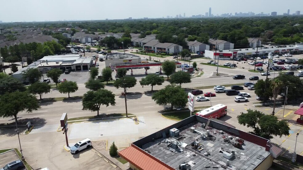 9211-9295 S Main St, Houston, TX à louer - Vidéo sur l’inscription commerciale - Image 3 de 20