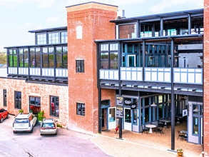 153 S Main St, Boerne, TX à louer Photo du bâtiment- Image 1 de 15