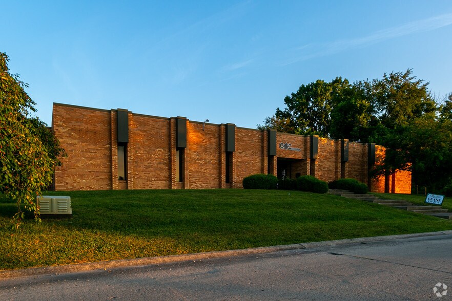 4760 N Kingsway Dr, Indianapolis, IN à louer - Photo du bâtiment - Image 2 de 6