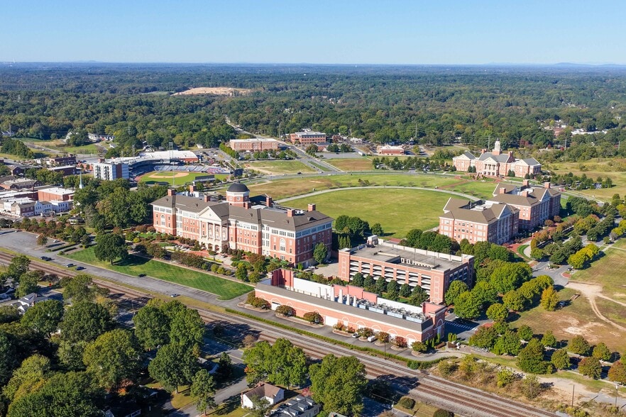 150 N Research Campus Dr, Kannapolis, NC à louer - Photo du bâtiment - Image 2 de 9