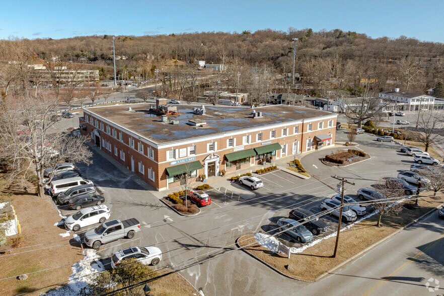 44 Old Ridgefield Rd, Wilton, CT à louer - Photo du bâtiment - Image 2 de 5