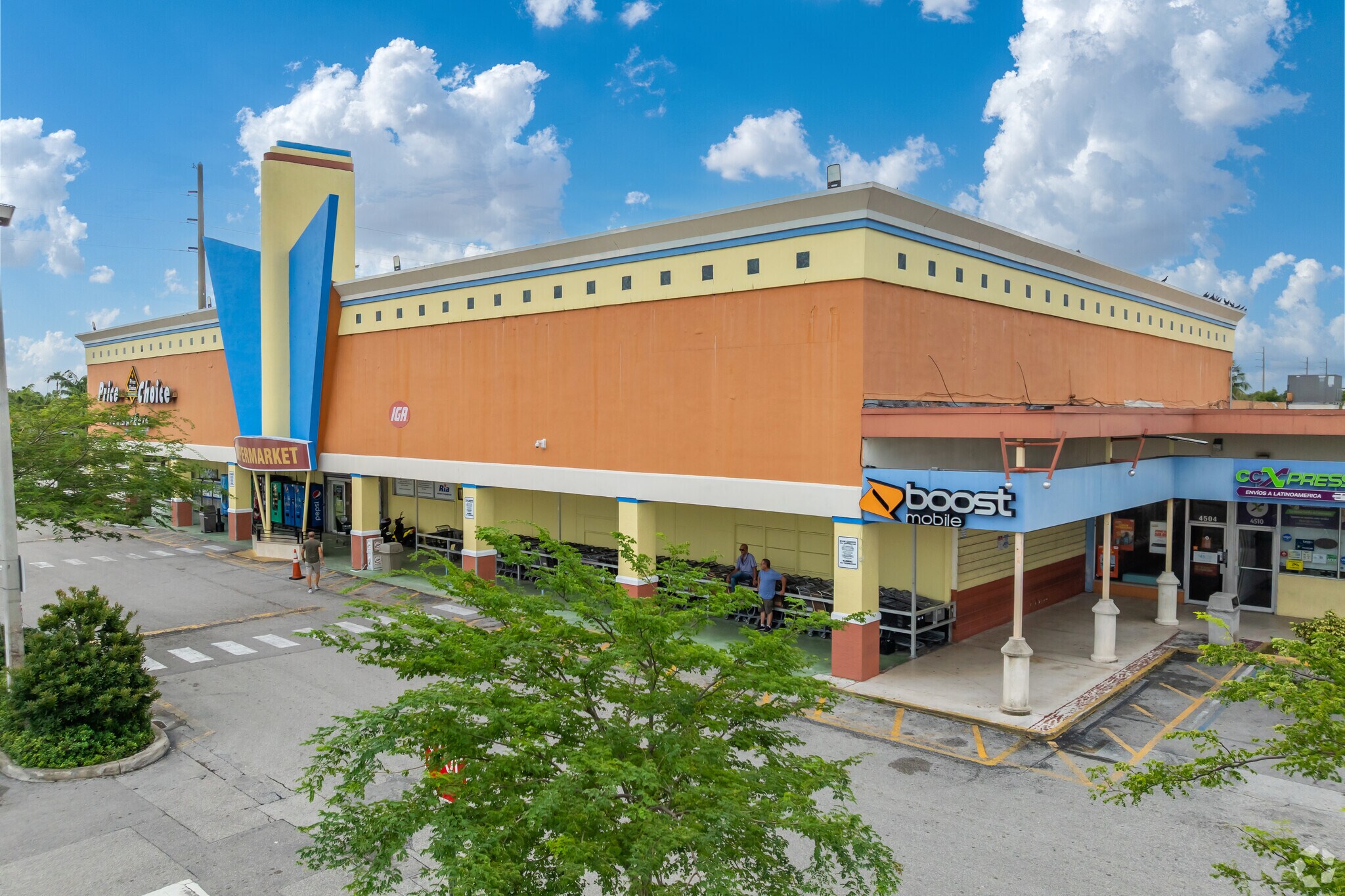 4646-4698 NW 183rd St, Miami Gardens, FL à louer Photo du bâtiment- Image 1 de 14