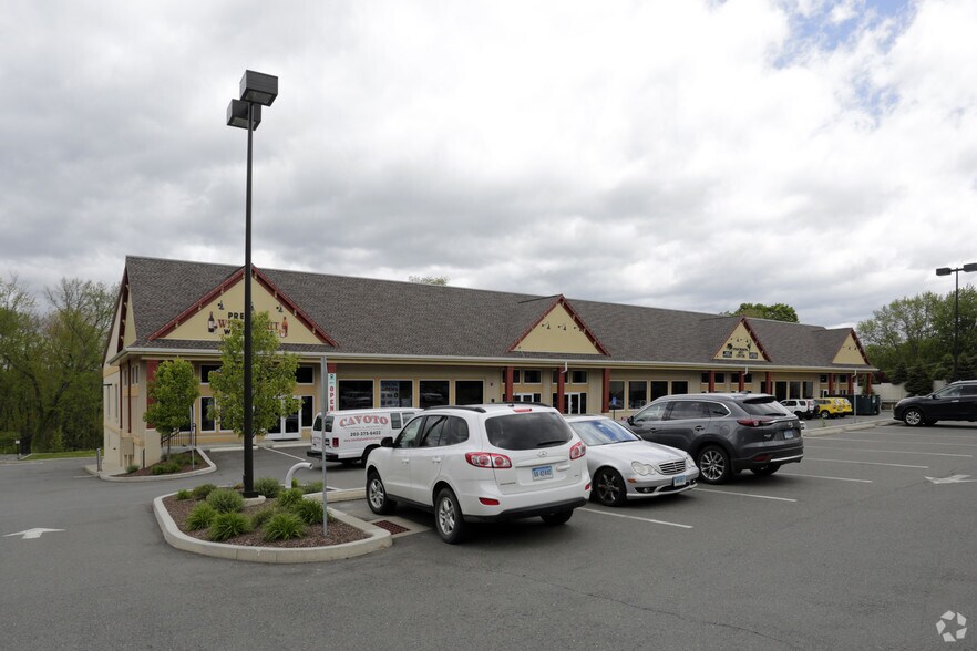 123-125 S Main St, Newtown, CT à louer - Photo principale - Image 2 de 2