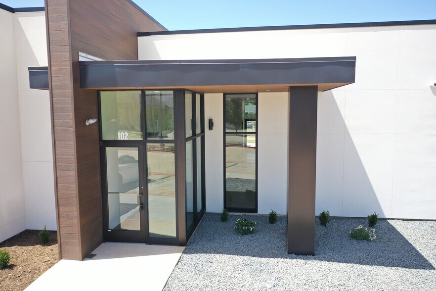 113 Barnett Dr, Highland Village, TX for lease - Building Photo - Image 3 of 10