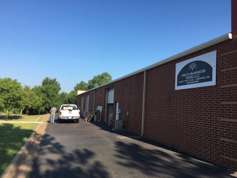 1401 Fretz Dr, Edmond, OK à vendre - Photo du bâtiment - Image 3 de 10