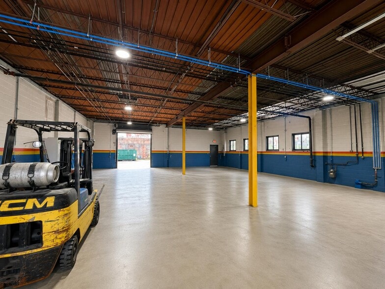 597 3rd St, Newark, NJ for lease - Interior Photo - Image 2 of 3