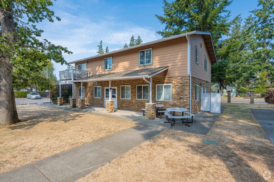 1756 106th St S, Tacoma, WA à vendre - Photo principale - Image 1 de 5