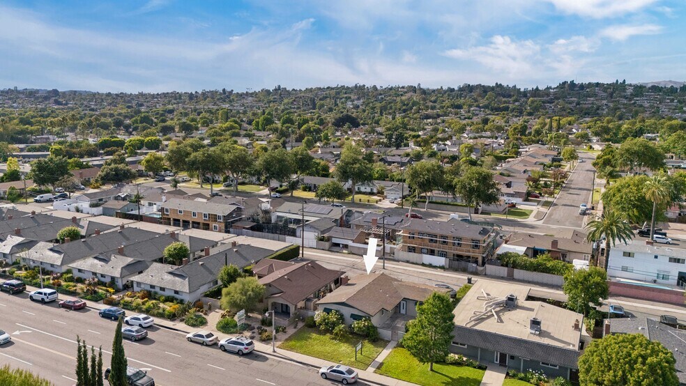 1457 E Chapman Ave, Fullerton, CA à vendre - Photo du bâtiment - Image 2 de 33