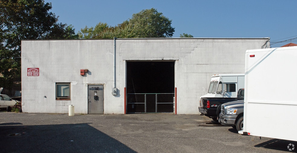 75 Montauk Hwy, Blue Point, NY for sale - Building Photo - Image 2 of 20