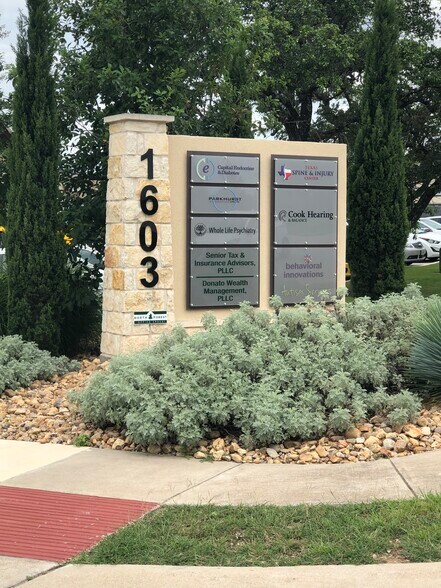1603 Medical Pky, Cedar Park, TX à louer - Photo du bâtiment - Image 3 de 3