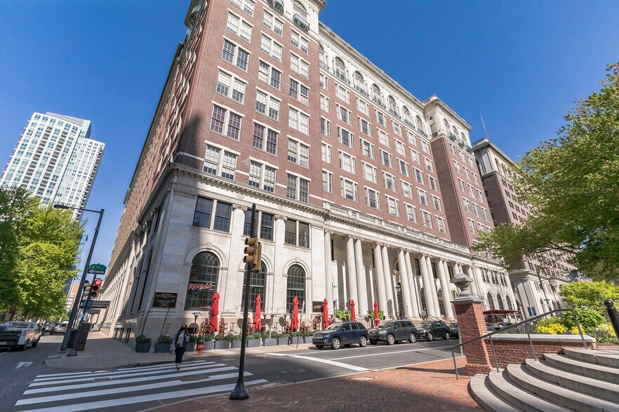 170 S Independence Mall W, Philadelphia, PA à louer - Photo du bâtiment - Image 1 de 8