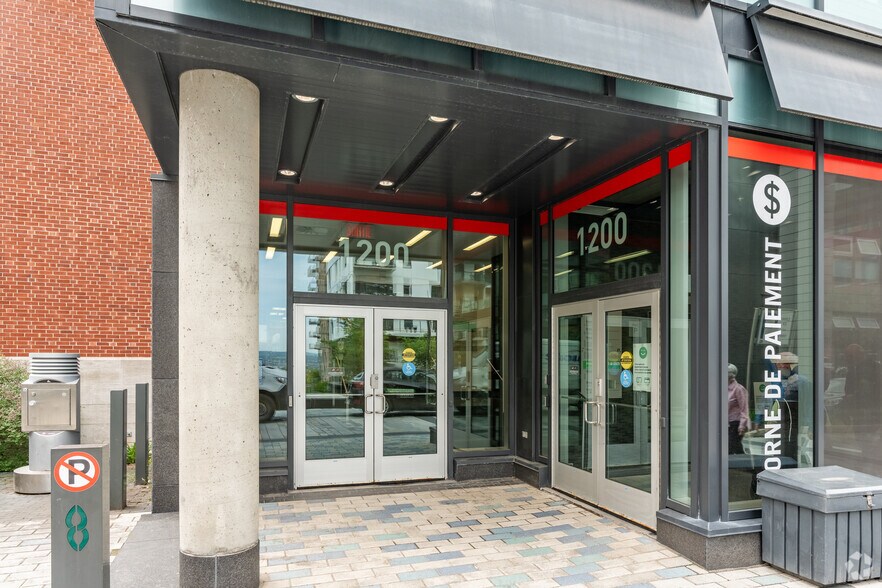 1200 Rue Des Soeurs-Du-Bon-Pasteur, Québec, QC à louer - Photo du bâtiment - Image 2 de 4