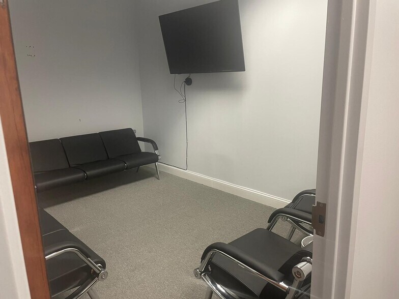 115 Broadhollow Rd, Melville, NY à louer - Photo intérieure - Image 3 de 5