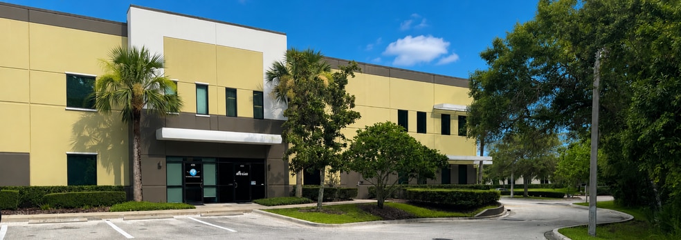 640 Brooker Creek Blvd, Oldsmar, FL for sale - Building Photo - Image 1 of 28