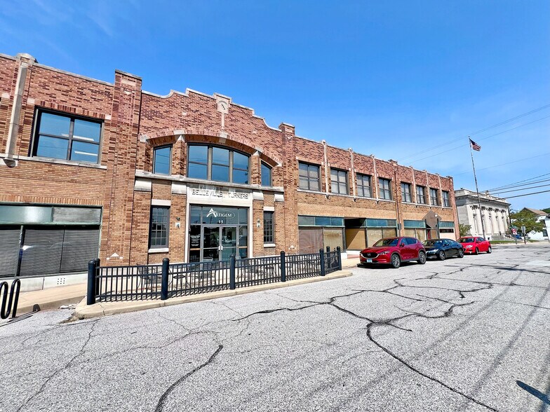 15 N 1st St, Belleville, IL à louer - Photo du bâtiment - Image 3 de 4