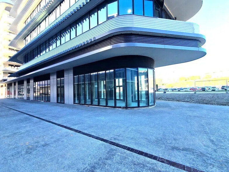 Retail in Nice for lease - Building Photo - Image 1 of 2