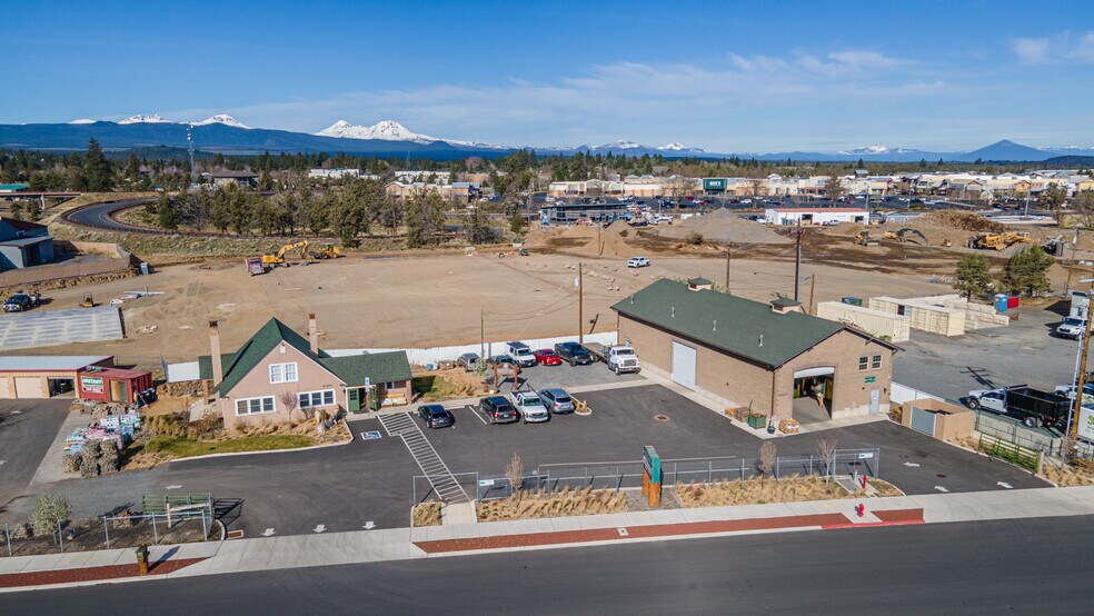 63257-63327 Nels Anderson Rd, Bend, OR à vendre - Photo du bâtiment - Image 2 de 28