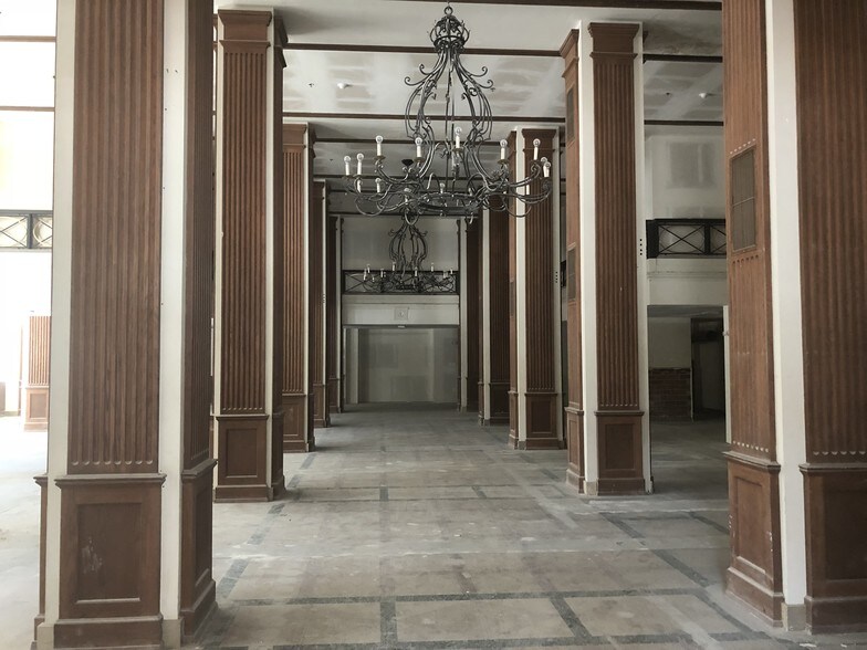 100 N Market St, Wichita, KS à louer - Photo intérieure - Image 2 de 13