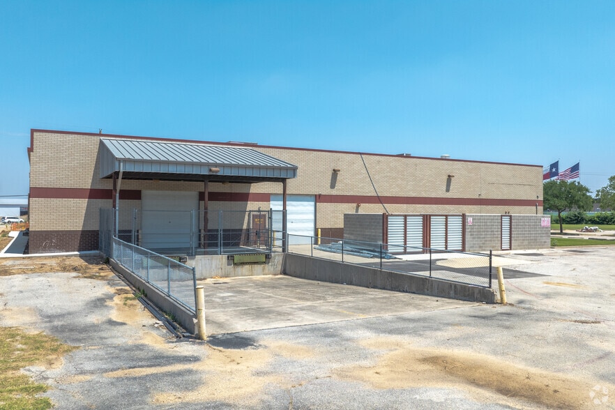 1329 S Stemmons Fwy, Lewisville, TX for sale - Building Photo - Image 2 of 11