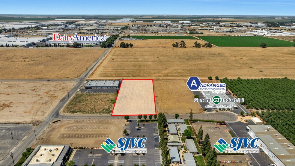 8224 W Hillsdale Ct, Visalia, CA for sale - Building Photo - Image 2 of 4