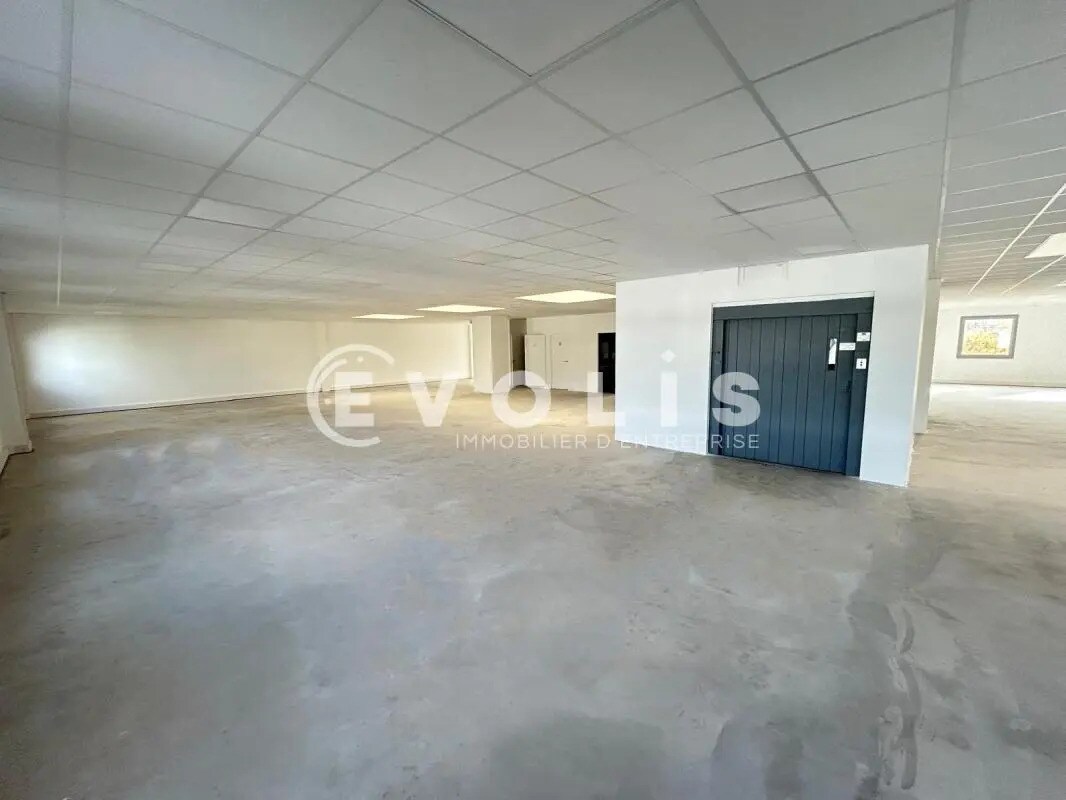 Office in Lisses for lease Interior Photo- Image 1 of 5