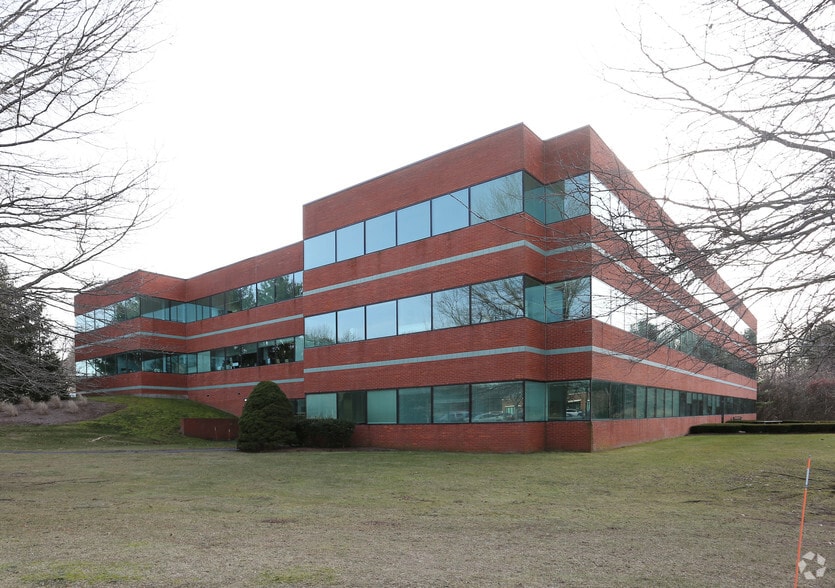 10 Executive Dr, Farmington, CT for lease - Building Photo - Image 3 of 16