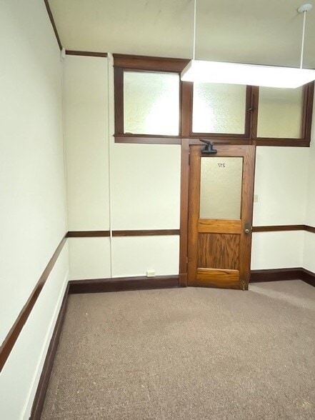 100 N Chestnut St, Champaign, IL for lease - Interior Photo - Image 3 of 8