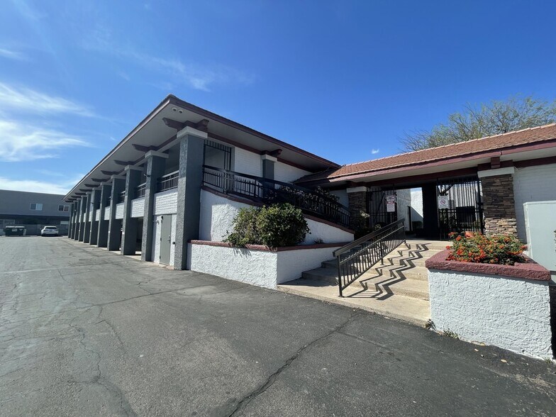 2942 N 24th St, Phoenix, AZ à vendre - Photo du bâtiment - Image 3 de 12