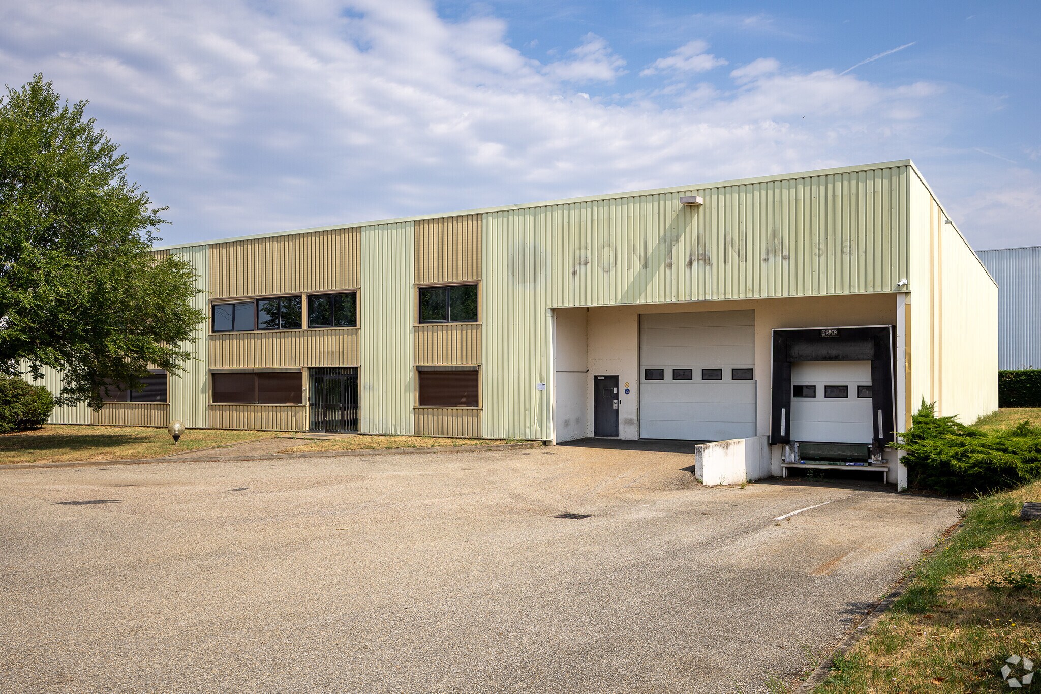 8 Rue Des Freres Lumiere, Genas for lease Primary Photo- Image 1 of 4