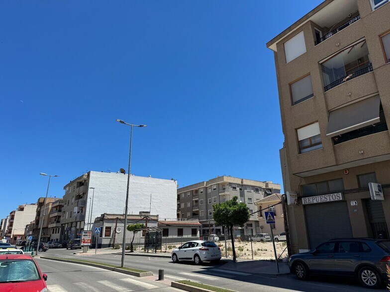 Avinguda General Bañuls, 19, Bigastro, Alicante for sale - Building Photo - Image 3 of 7