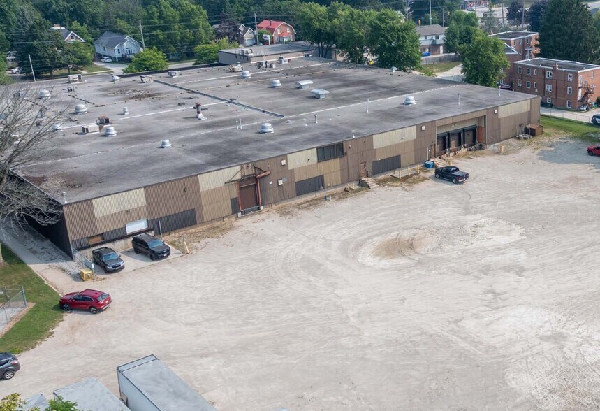 625 6th St, Owen Sound, ON à louer - Photo du bâtiment - Image 2 de 2