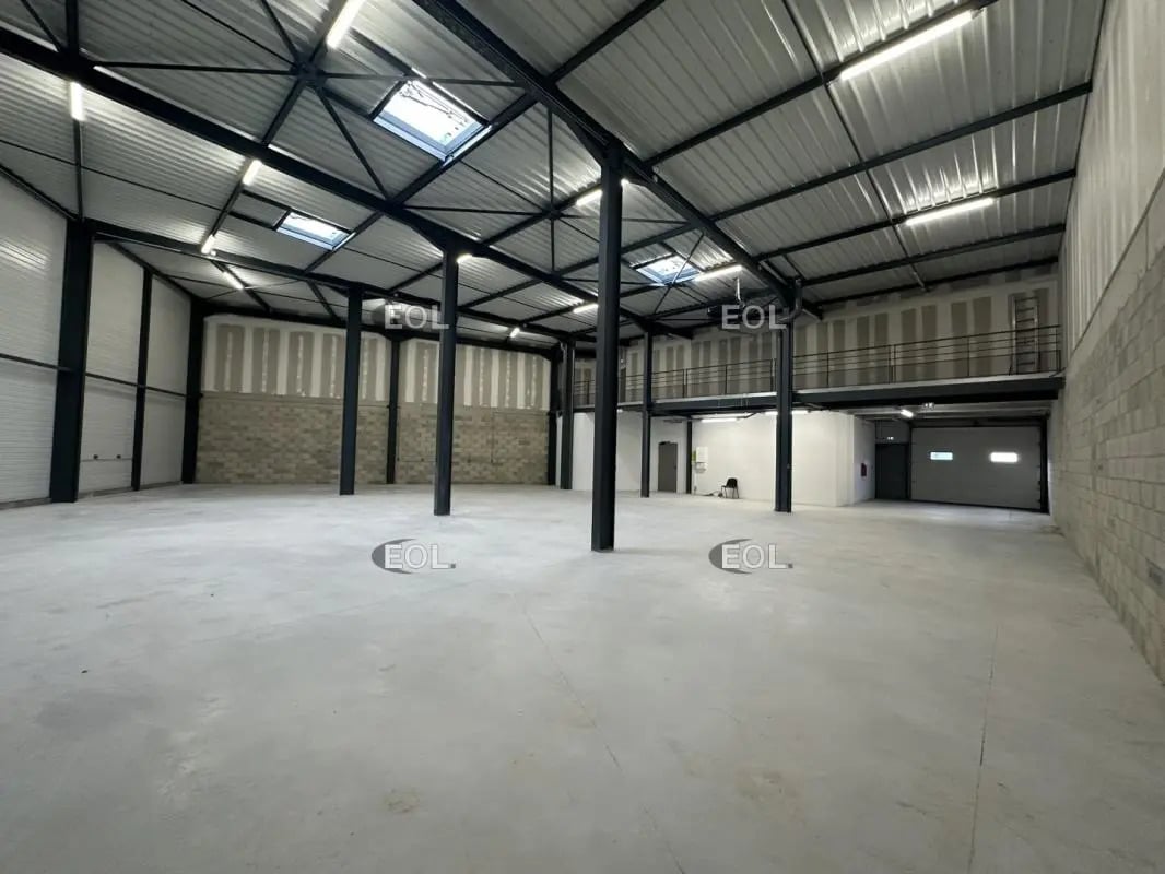 Flex in Aubagne for lease Building Photo- Image 1 of 13