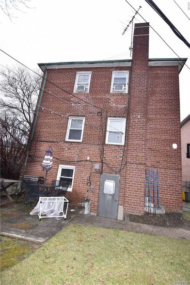 15009 89th St, Howard Beach, NY à louer - Photo du bâtiment - Image 2 de 11