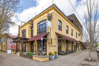 645 NE 3rd St, McMinnville, OR for lease Building Photo- Image 1 of 12