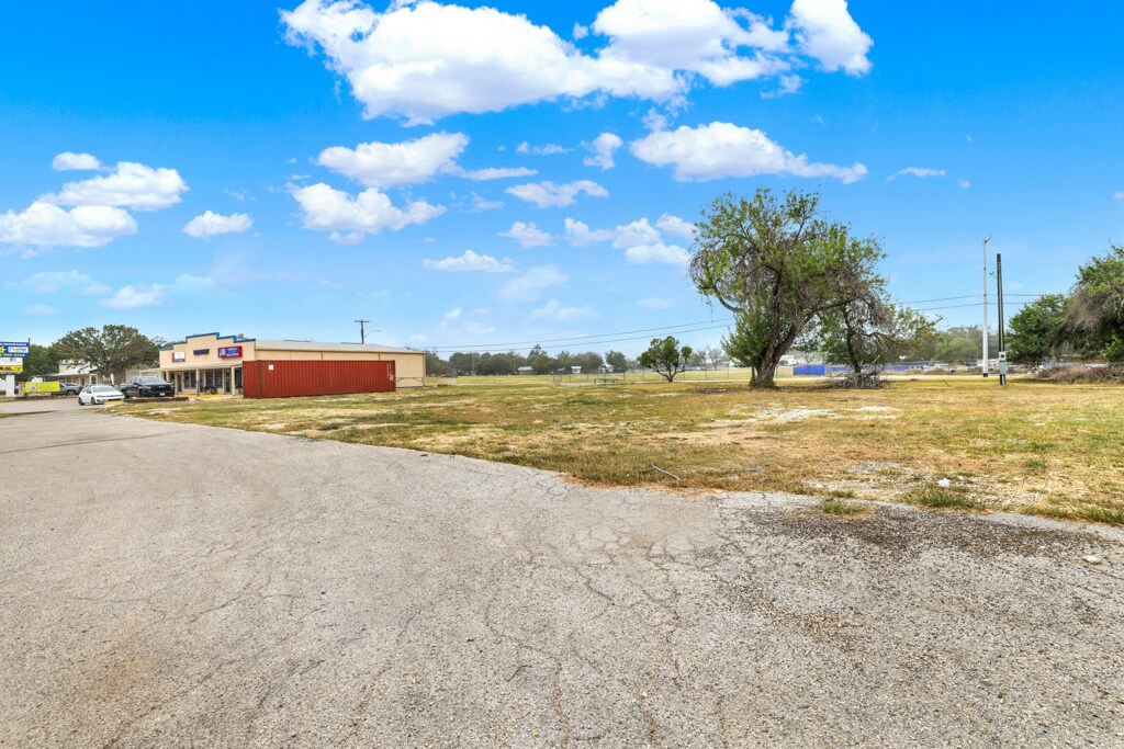 588 S Business IH 35, New Braunfels, TX for lease Primary Photo- Image 1 of 4