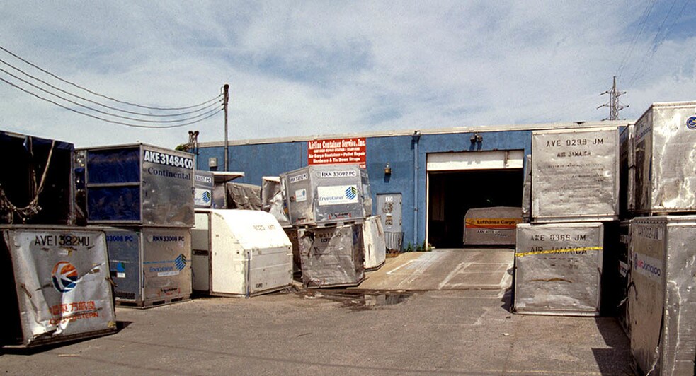 10 Wheelock Ave, Inwood, NY à vendre - Photo du bâtiment - Image 2 de 6