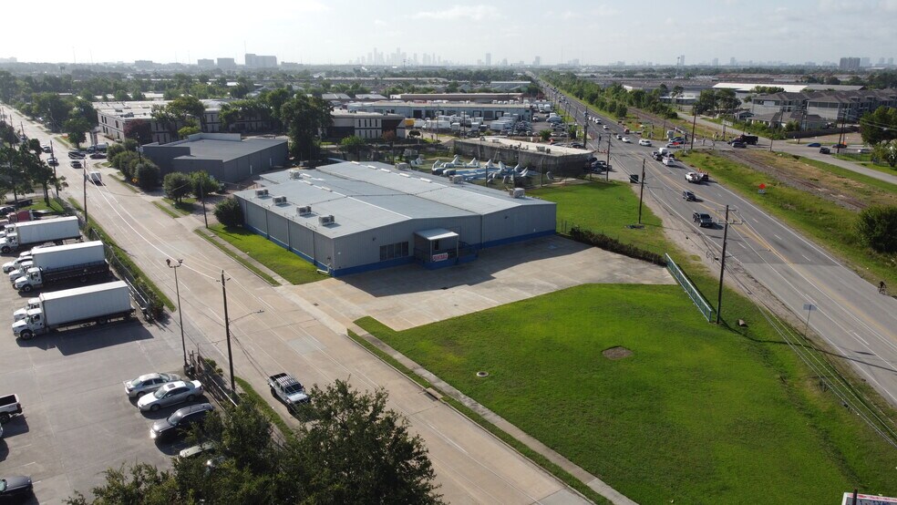 11260 Hempstead Rd, Houston, TX à louer - Photo du bâtiment - Image 2 de 9