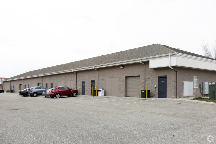 1035-1053 E Brandon Blvd, Brandon, FL for lease - Building Photo - Image 3 of 9