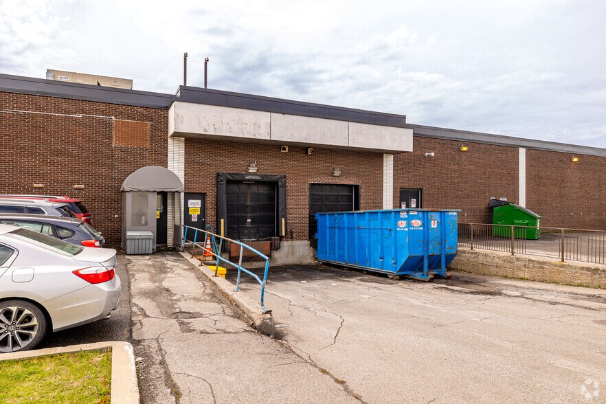 8101 Boul Métropolitain E, Montréal, QC for sale - Building Photo - Image 2 of 6