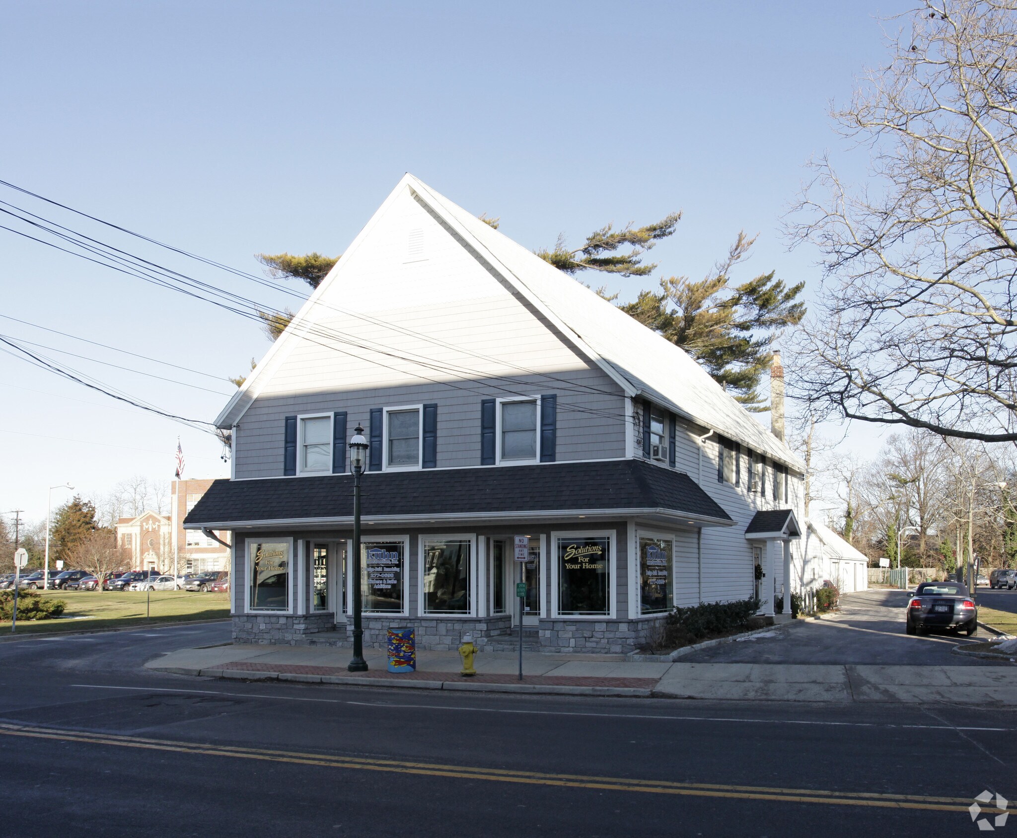 417 Main St, Islip, NY à louer Photo principale- Image 1 de 9