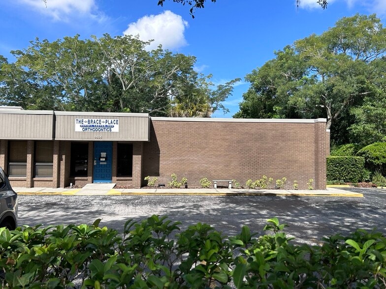 9806 N 56th St, Temple Terrace, FL for lease - Building Photo - Image 1 of 21