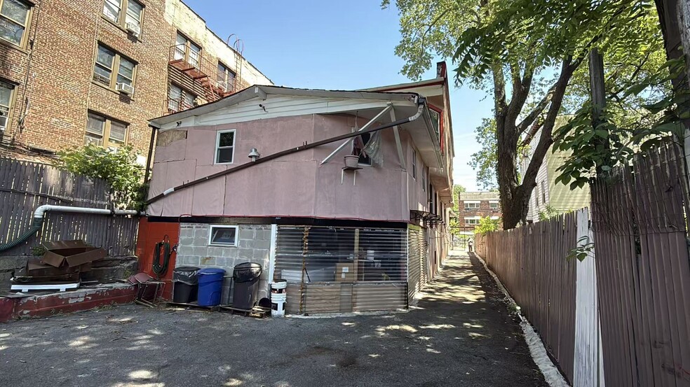 3935 Barnes Ave, Bronx, NY à vendre - Photo du bâtiment - Image 2 de 9