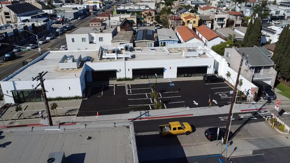 210 Pacific Coast Hwy, Hermosa Beach, CA à louer - Photo du bâtiment - Image 3 de 4