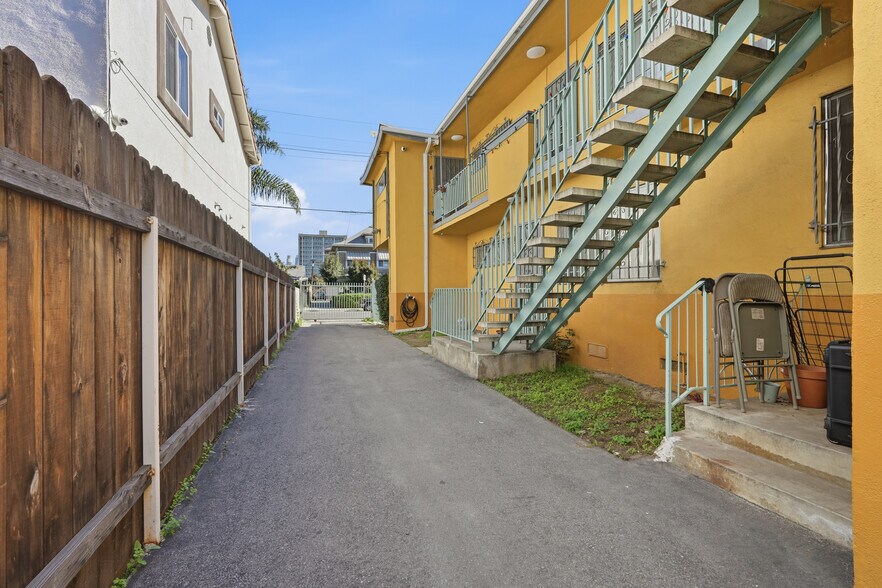 1207 S Catalina St, Los Angeles, CA à vendre - Photo du bâtiment - Image 2 de 15