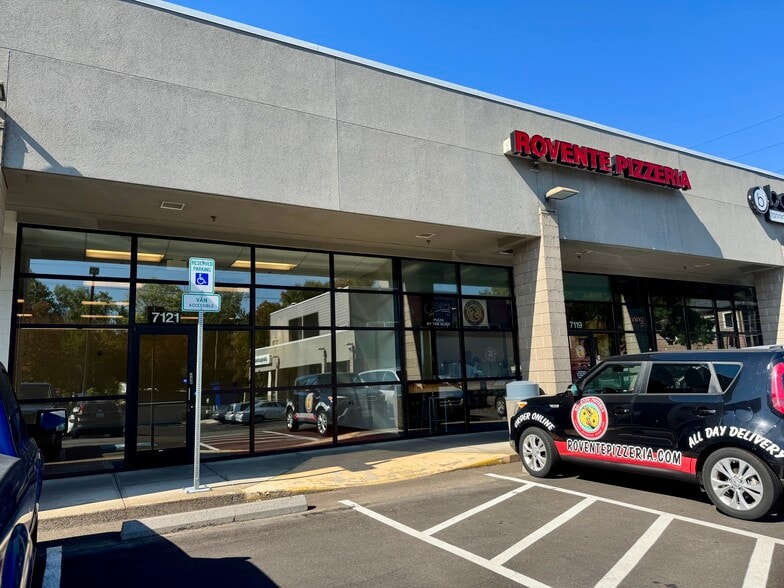 7107-7221 SW Macadam Ave, Portland, OR for lease - Building Photo - Image 1 of 11