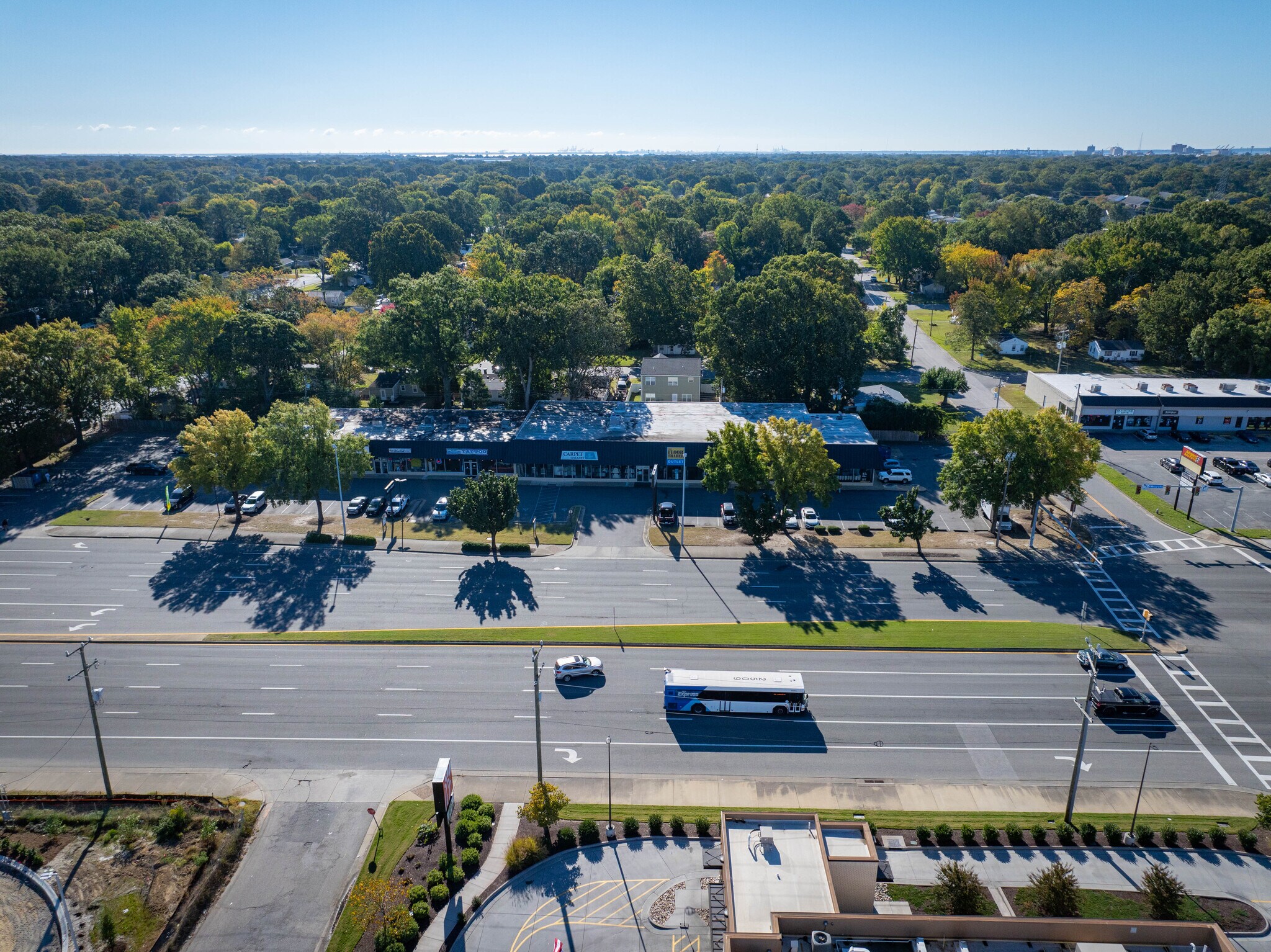 5005-5015 W Mercury Blvd, Newport News, VA à louer Photo du bâtiment- Image 1 de 2